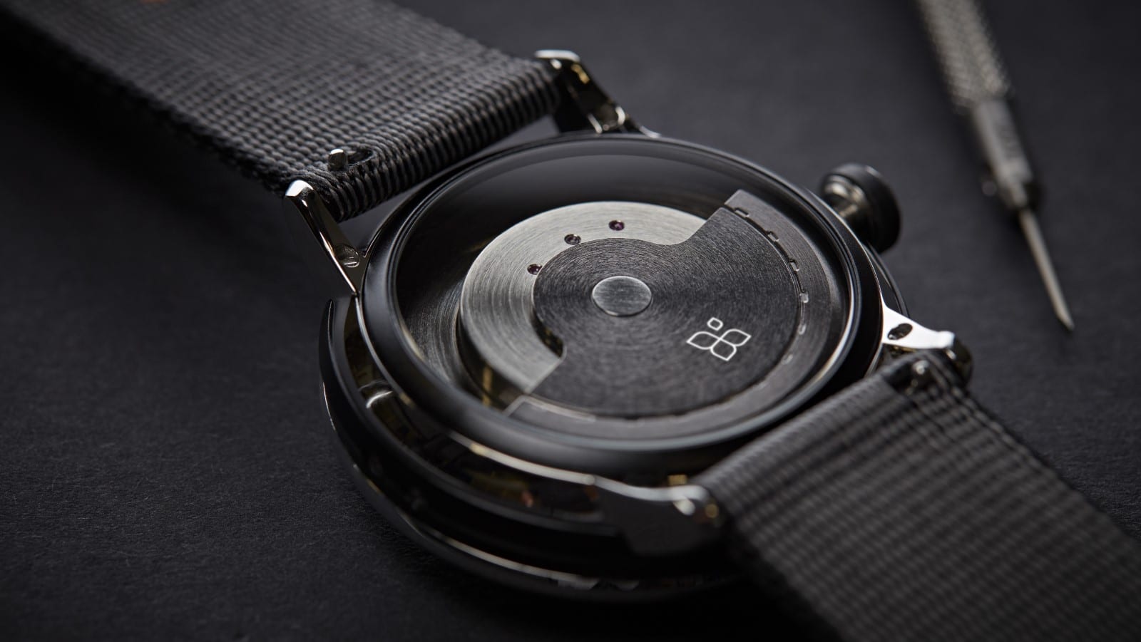 Detta hybrid smartwatch från Sequent får sin kraft från dina rörelser 1