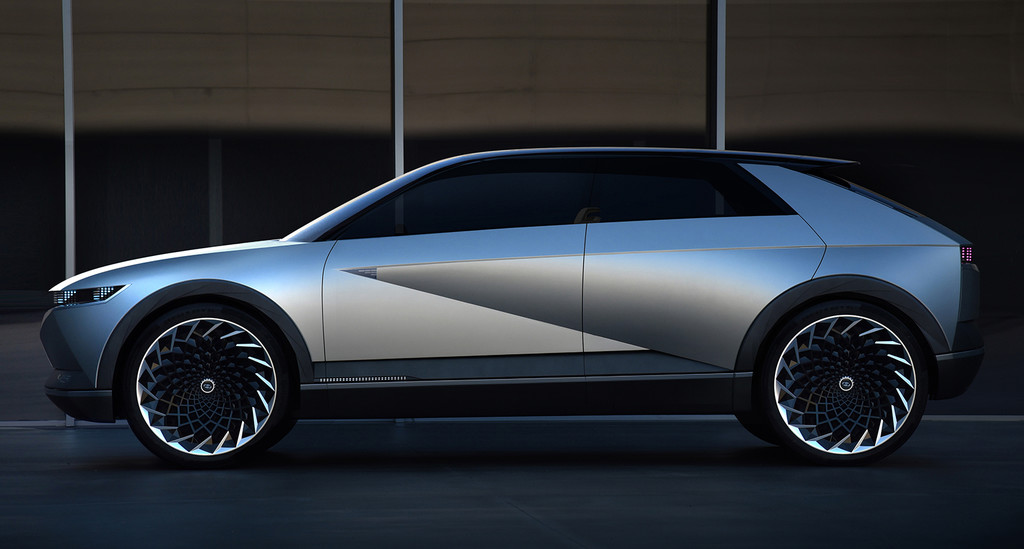 Ini adalah Hyundai 45 Concept, mobil listrik dengan desain yang futuristik dan retro
