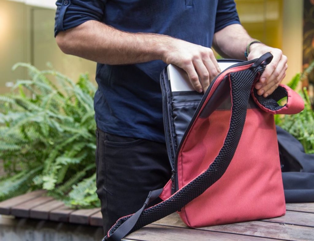 9 tas Laptop untuk melindungi semua barang di perjalanan Anda 3