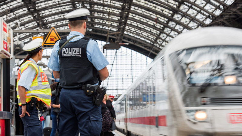 Keamanan: Lebih banyak polisi, pengawasan dan deteksi wajah di stasiun kereta