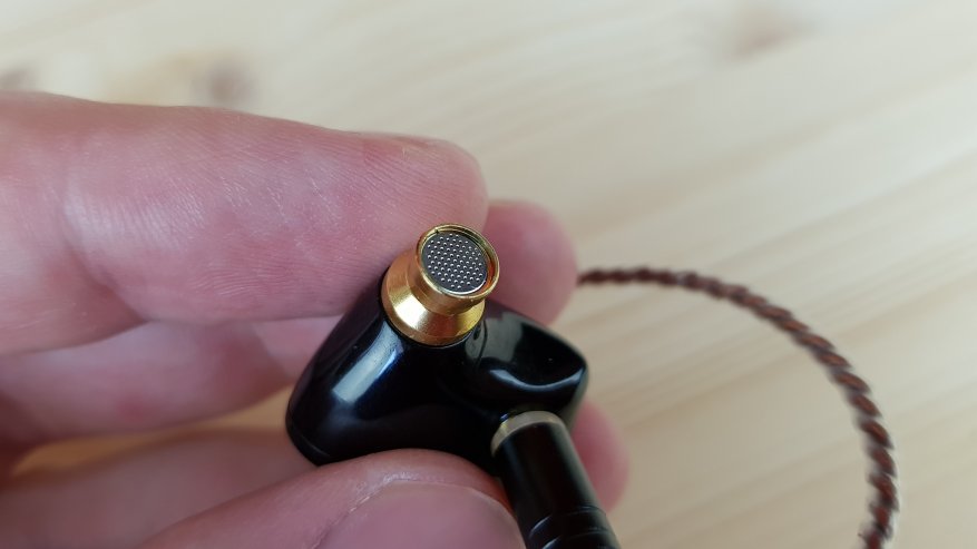 KB Ear Opal: ulasan tentang headphone dinamis 15