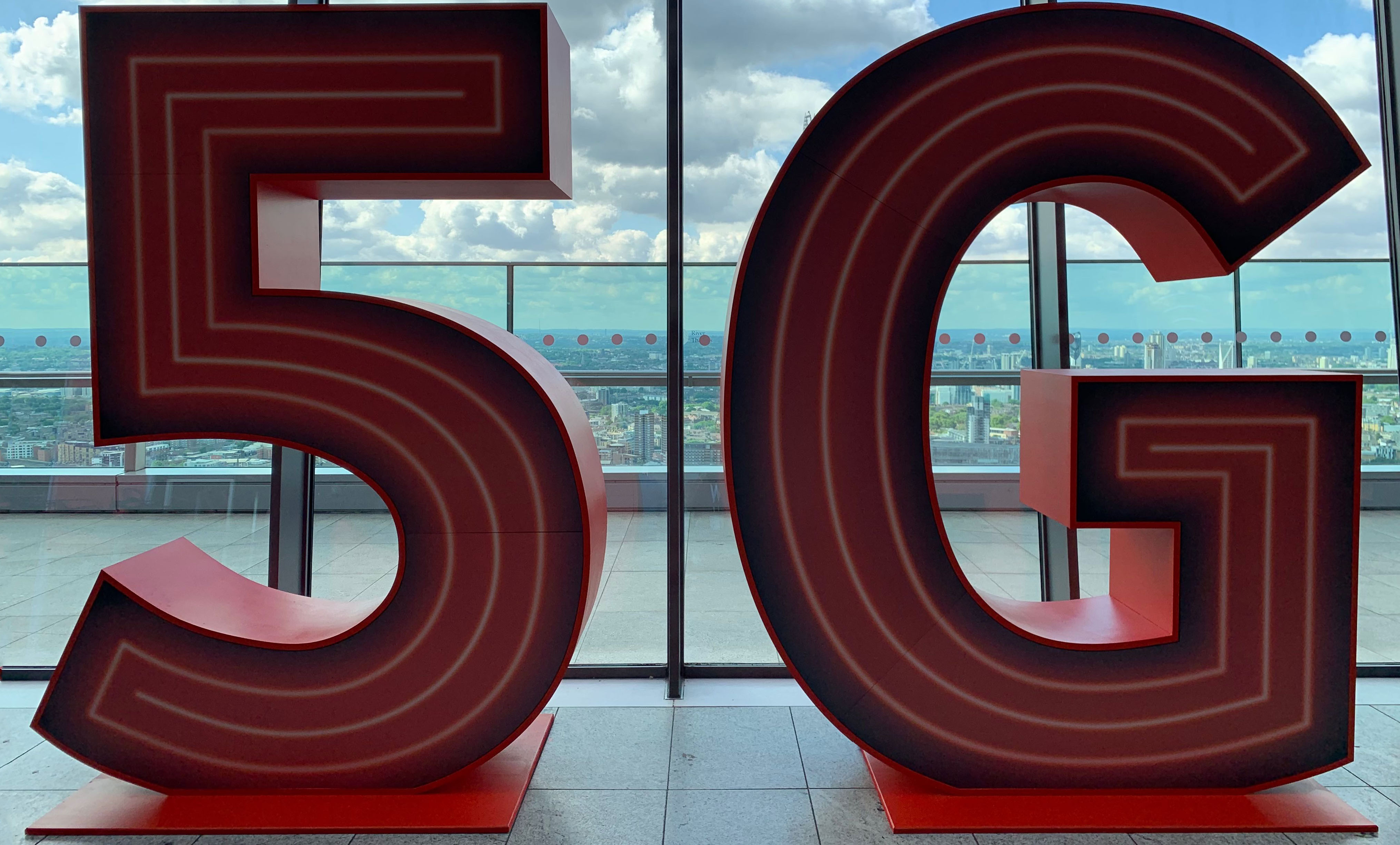Vodafone mengaktifkan 5G di tujuh kota di Inggris dengan "tidak ada premium" di atas 4G