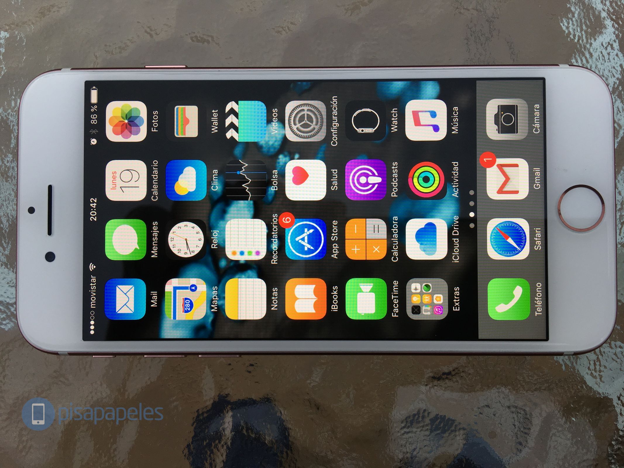 apple-iphone-7-paperweight-net 