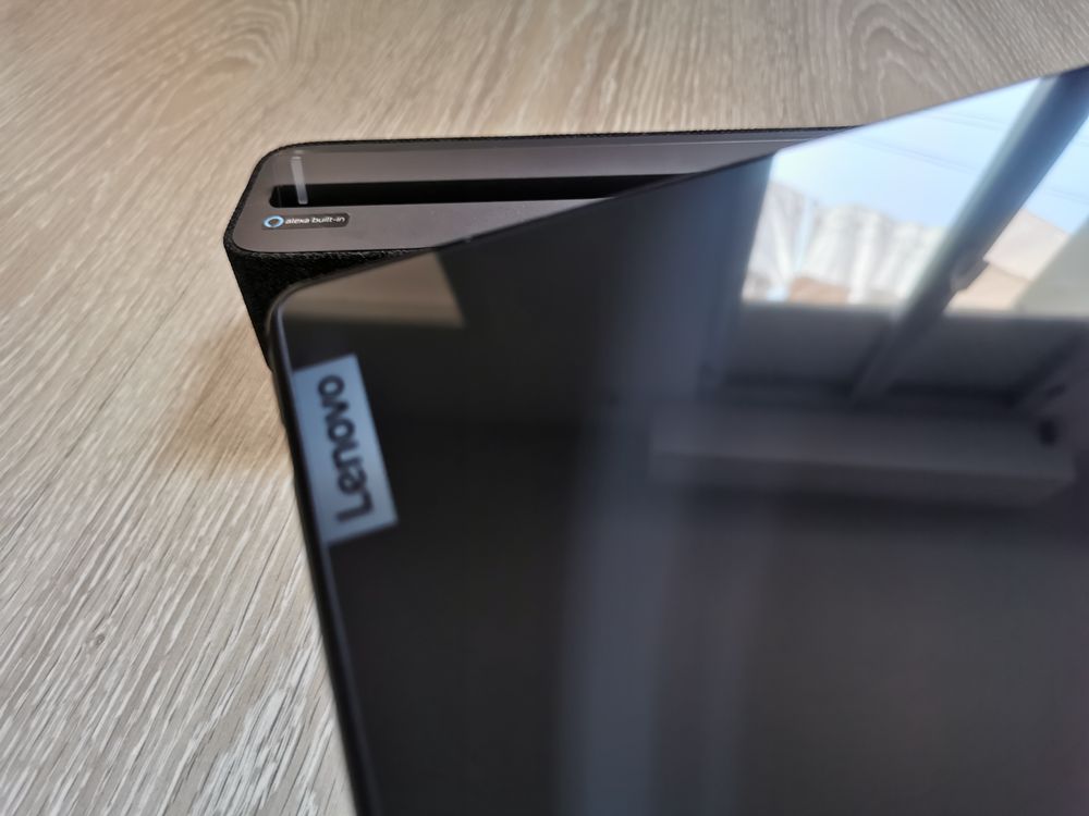 Lenovo Smart Tab P10 plus belakang