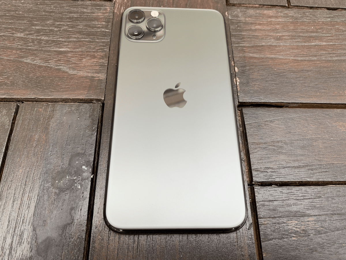 iPhone 11 Pro - kaca matte hitam