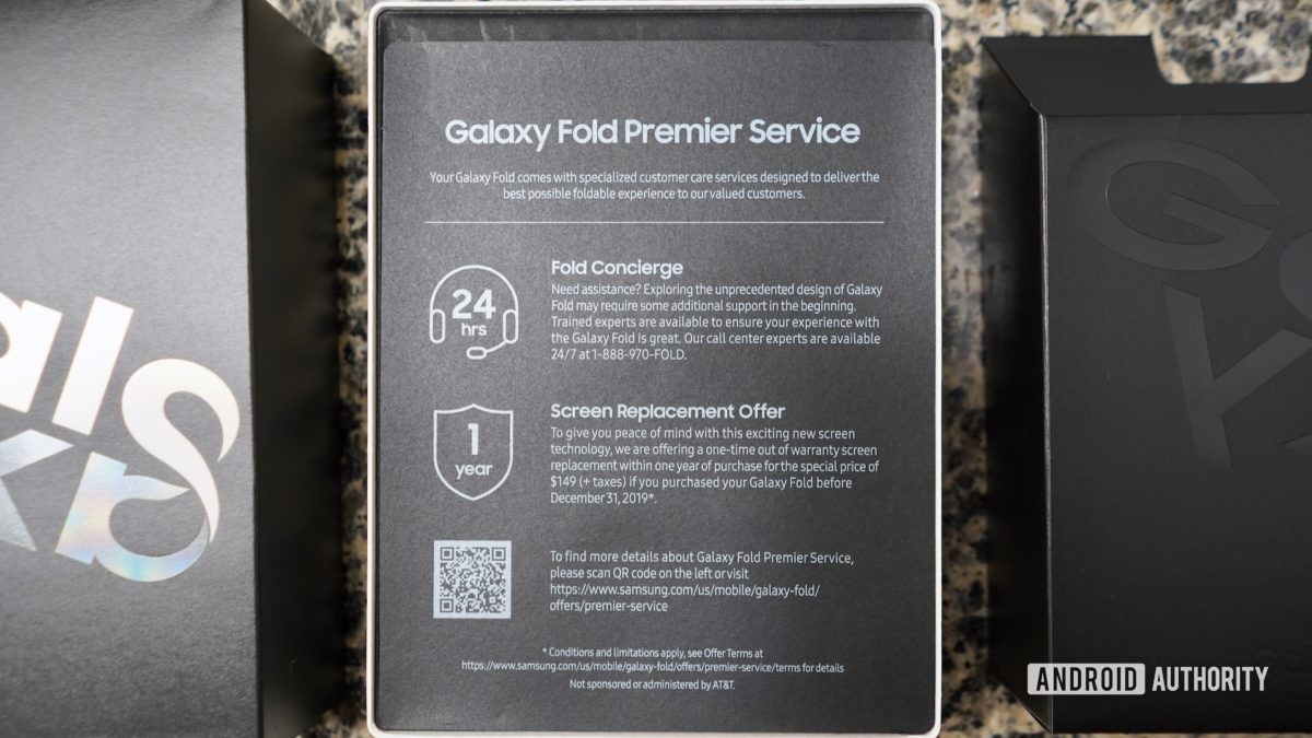 Samsung Galaxy Fold granskar explorerpremiärservicelådan