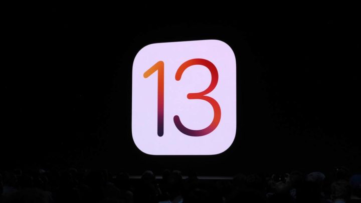 Logo IOS 13 dengan latar belakang hitam