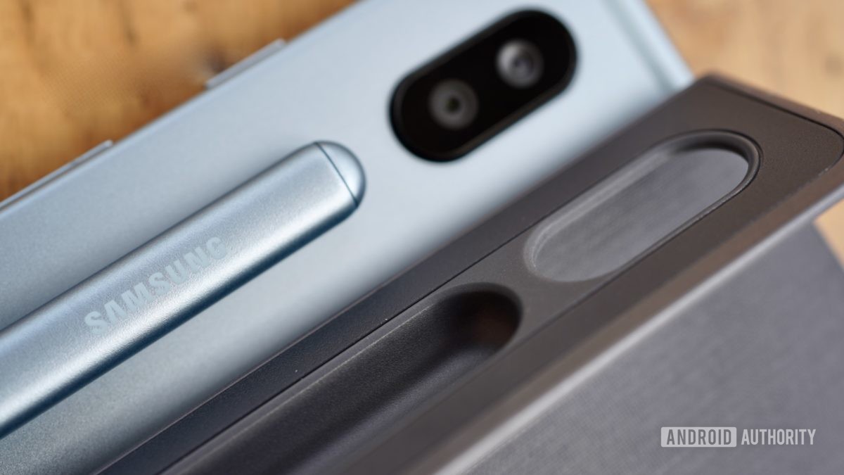 Samsung Galaxy Review Tab S6 S Penna och kameran närbild