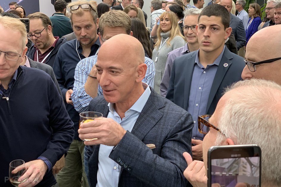 Jeff Bezos muncul di Amazon launch - memuji kehebatan Echo Studio, mengatakan kami membutuhkan regulasi pengenalan wajah