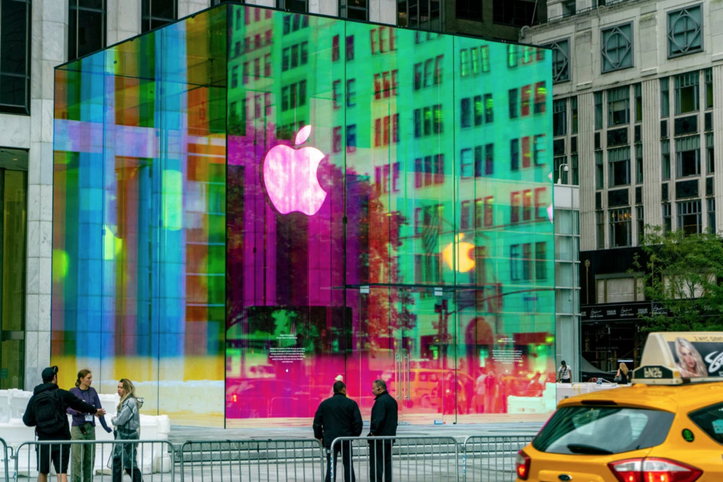 Apple Glass Cube Touts Tampilan Rainbow Baru Saatnya Dibuka Kembali
