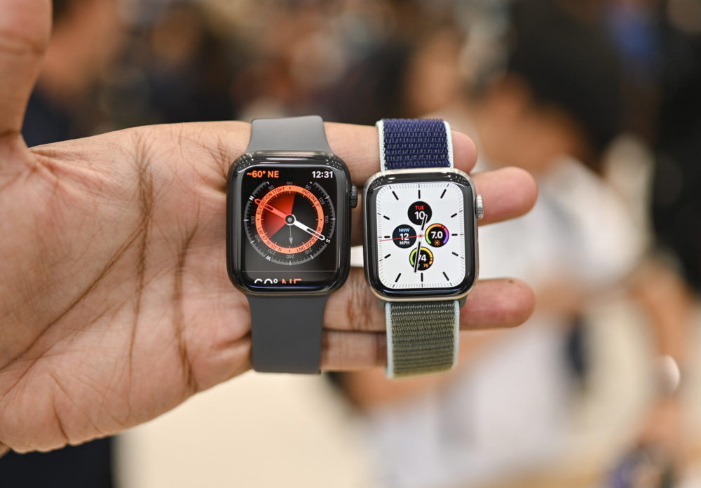 Apple Watch Seri 5: 32 Go de stockage dan les modèles titane et céramique avec 2 gelang