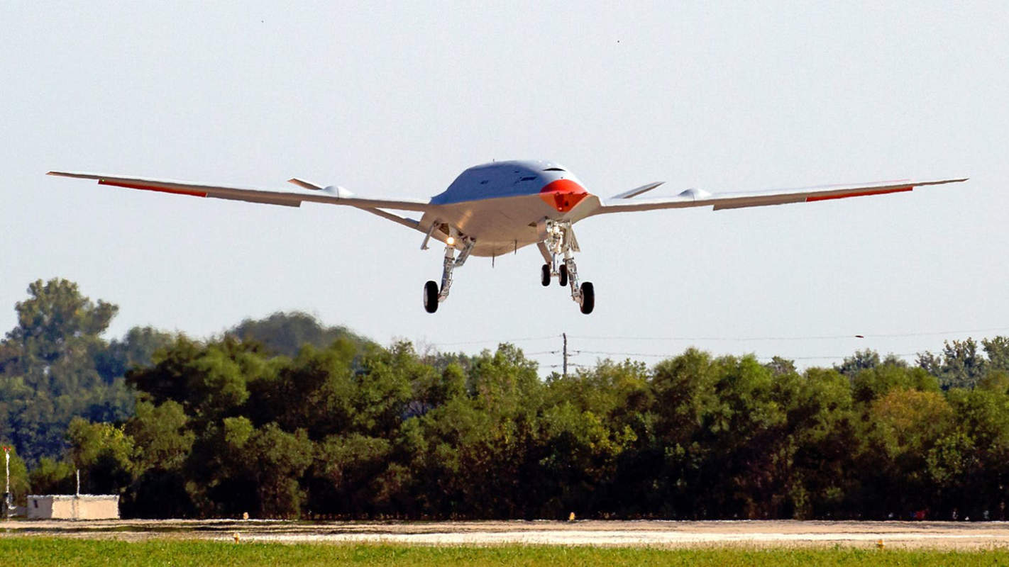 Drone pengisian bahan bakar tak berawak Boeing MQ-25 menyelesaikan uji terbang pertamanya