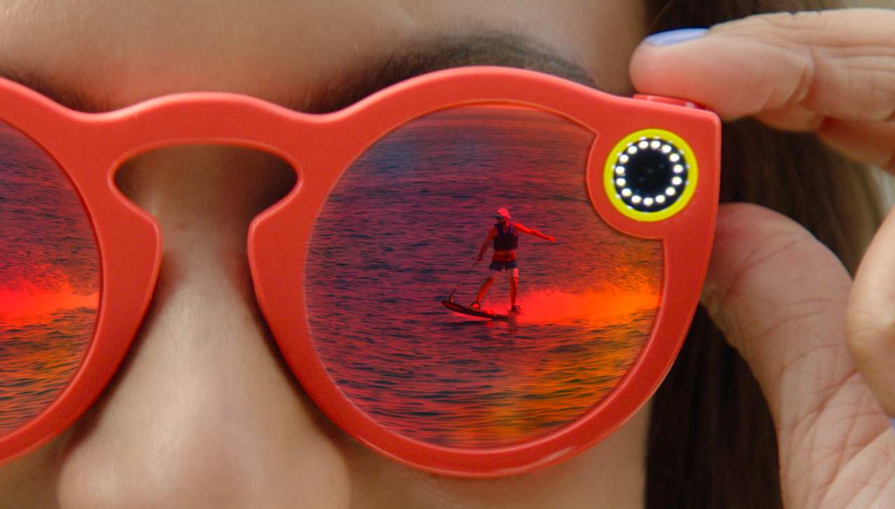 Facebook bergabung dengan Ray-Ban untuk membuat kacamata augmented reality