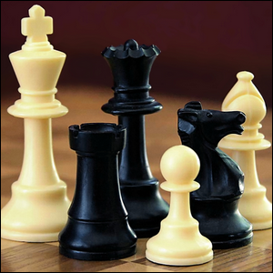 Menutup potongan catur di papan catur