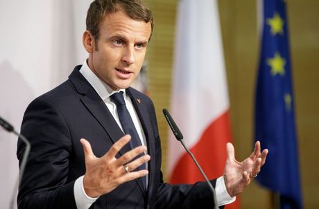 Macron mengontrol pekerjaan menterinya dari suatu aplikasi