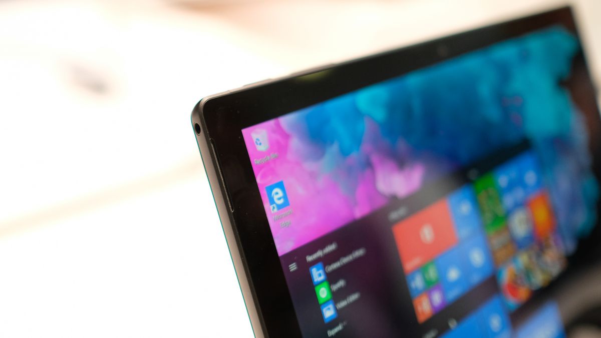 Perangkat Surface dua layar Microsoft dapat menggunakan engsel bertenaga cair