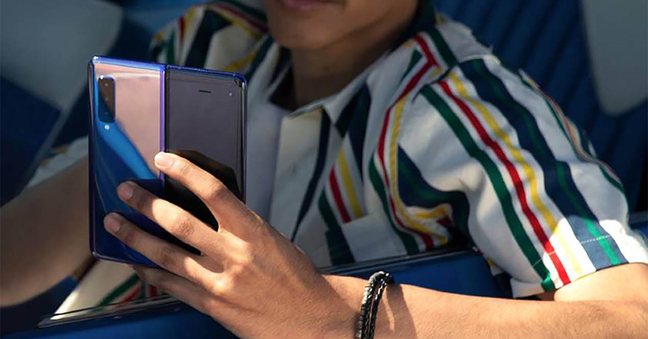 Samsung telah merilis video untuk mencegah Anda memecahkan video Galaxy Fold ketika Anda menggunakannya