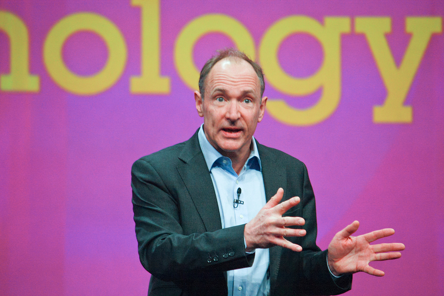 Tim Berners-Lee: Google dan Facebook membantu mempersenjatai web