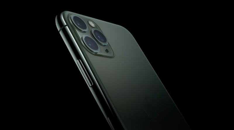 iPhone 11 Pro berwarna hitam