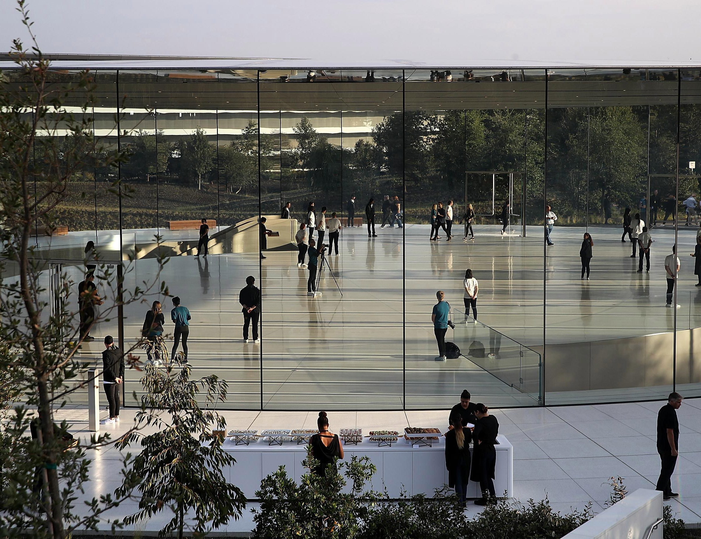                                 Lanseringen av iPhone 8 är det första stora evenemanget på den nya Apple Campus-parken