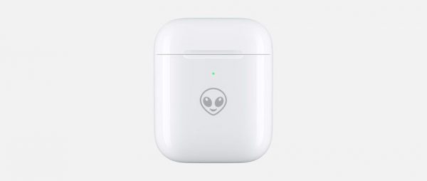 Apple akan mengukir kotoran (dan emoji lainnya) di kasir AirPods Anda secara gratis 1