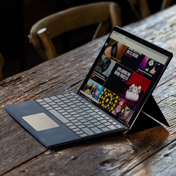 Titta på den nya Microsoft Surface Pro X-bärbara datorn på ARM 2-processorn