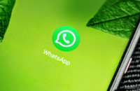 Ikon aplikasi WhatsApp ditutup pada smartphone untuk aplikasi obrolan terbaik untuk daftar android