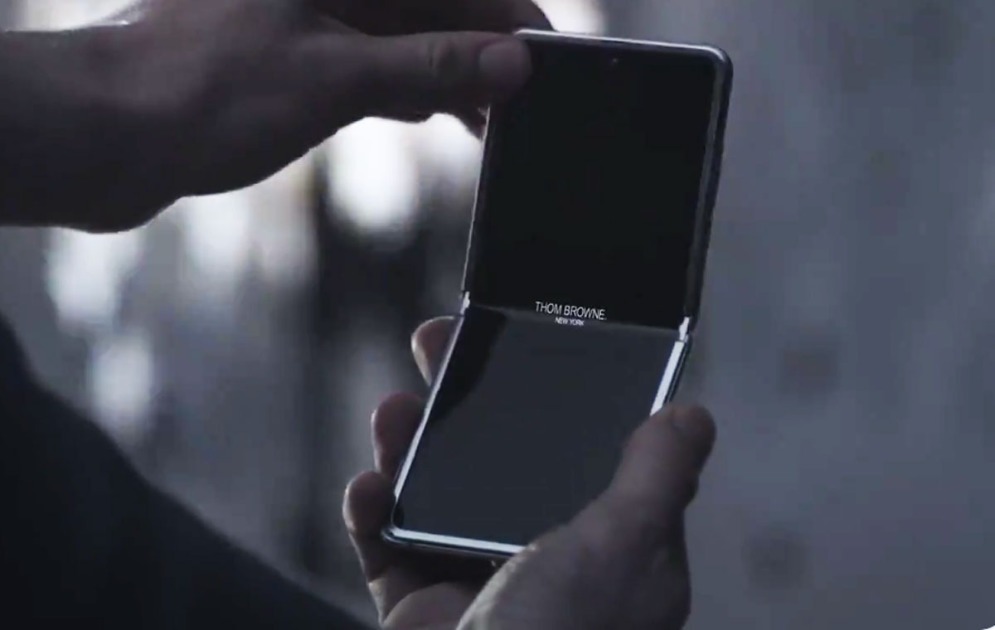 Samsung Galaxy Z Flip: video promosi ponsel lipat adalah yang paling aneh yang akan Anda lihat hari ini!