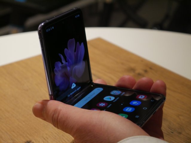 Samsung Galaxy Z Flip: Tes hands-on pertama dari lipatan baru