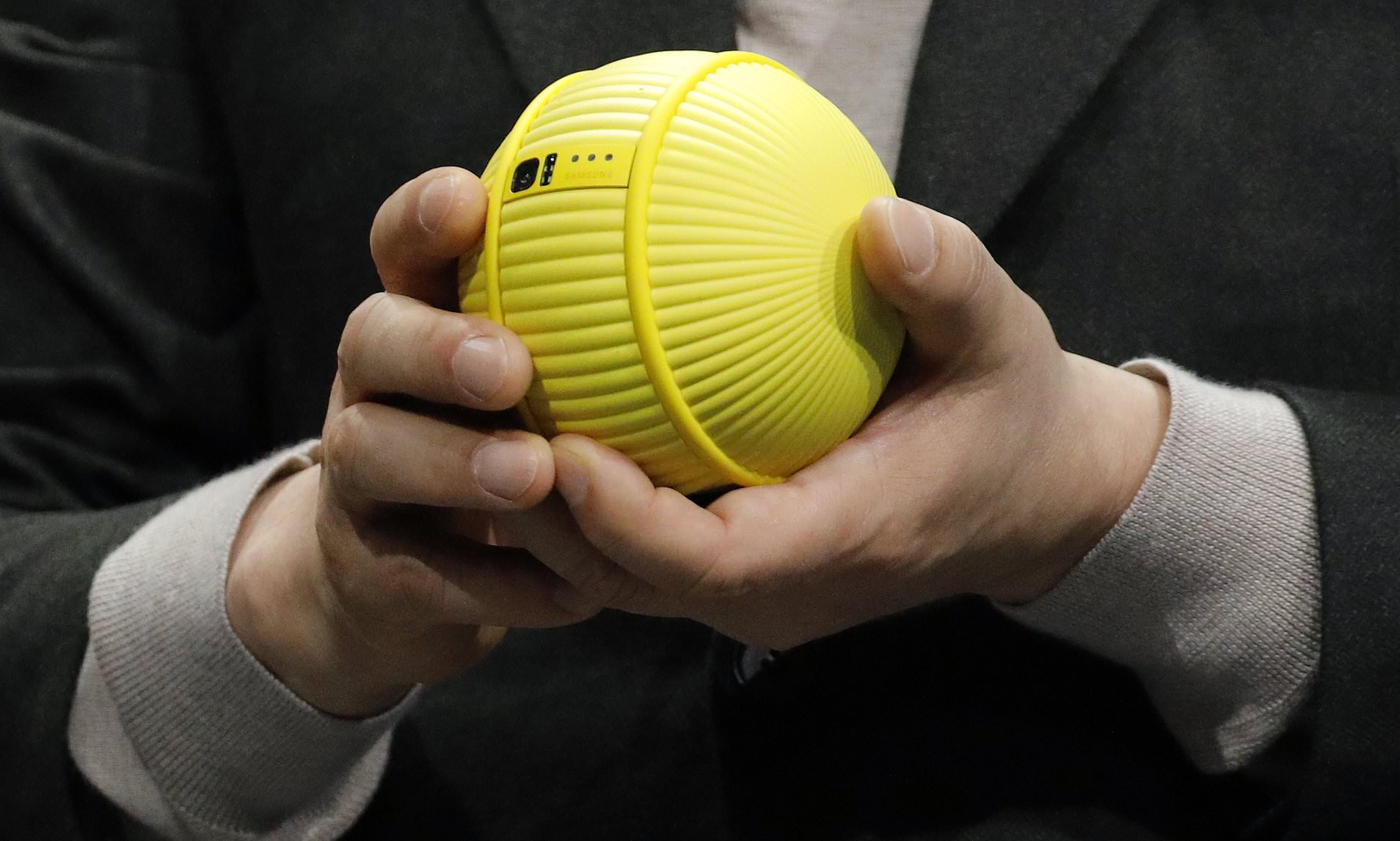 Samsung menghadirkan Ballie, robot asisten berbentuk bola