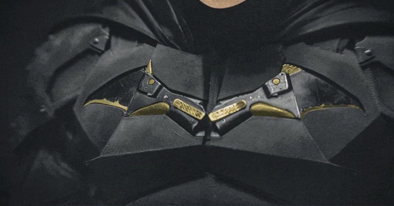 Dan cahaya dibuat: Batman baru Pattinson benar-benar terlihat seperti ini dalam warna penuh