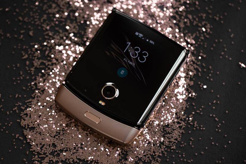 - Motorola Motorola Razr akan menerima varian warna emas "Blush Gold" »- 1