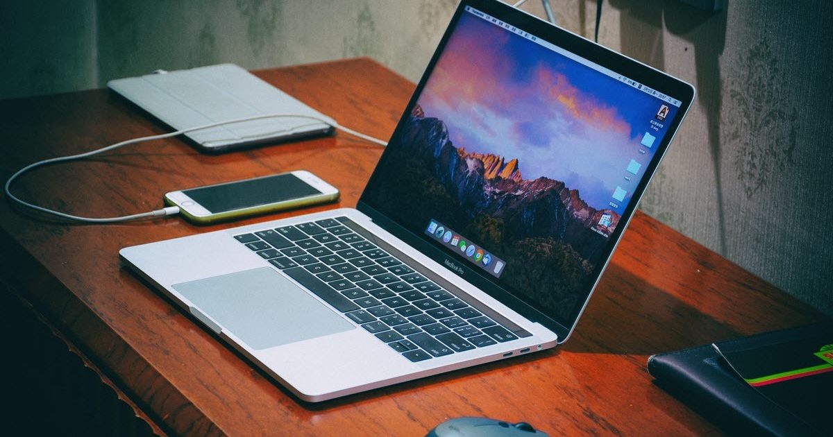 6 Kasus Hardshell Terbaik untuk MacBook Pro