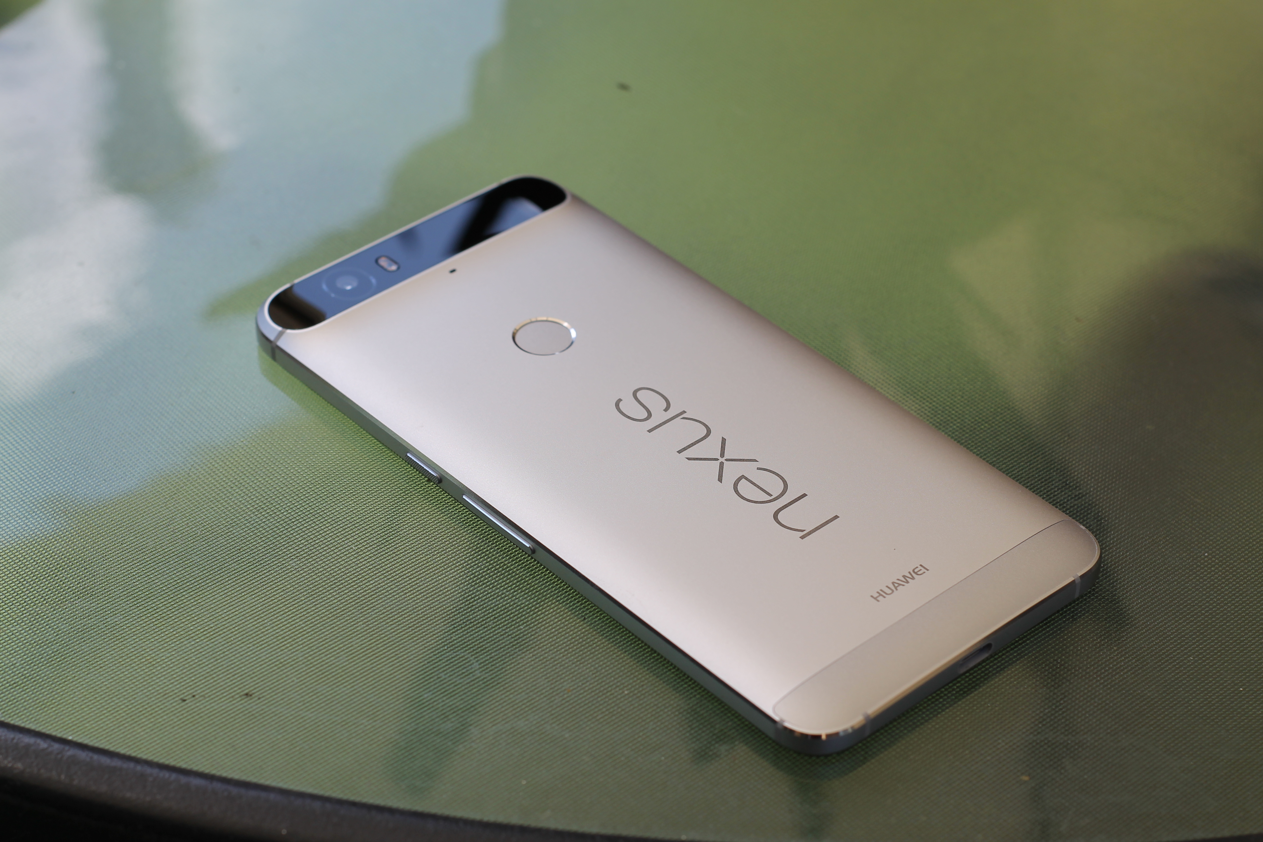 Nexus 6P kembali - Pemberat Kertas