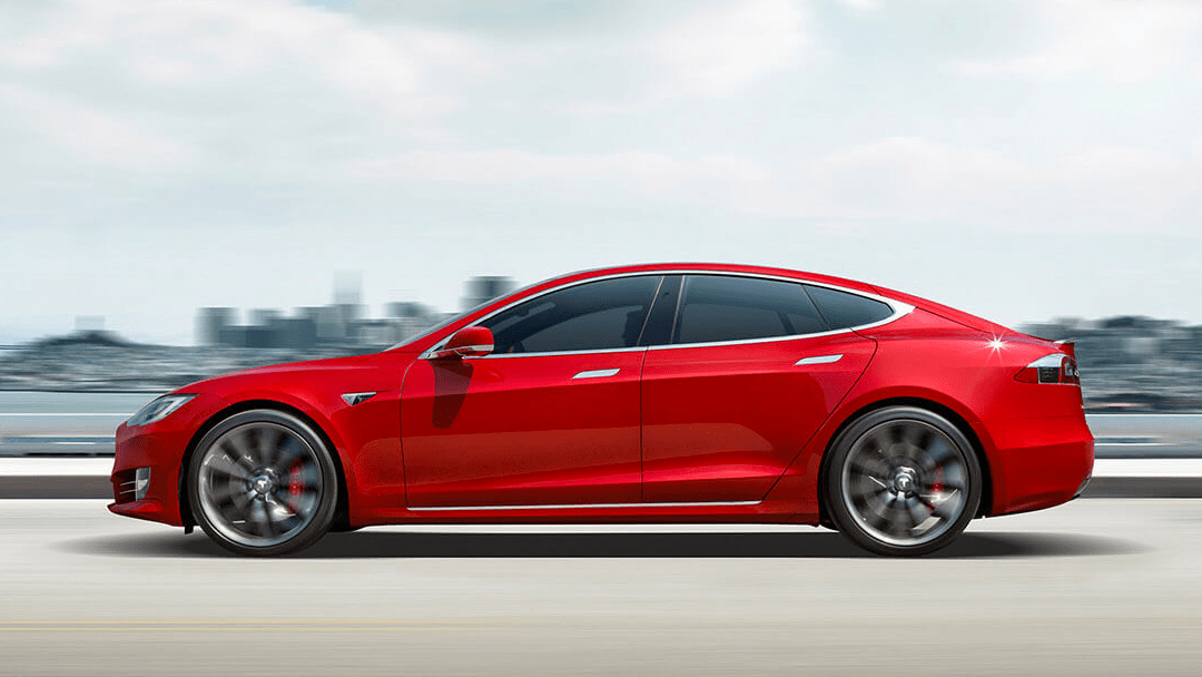 McAfee meretas autopilot dari Tesla Model S untuk berjalan lebih cepat