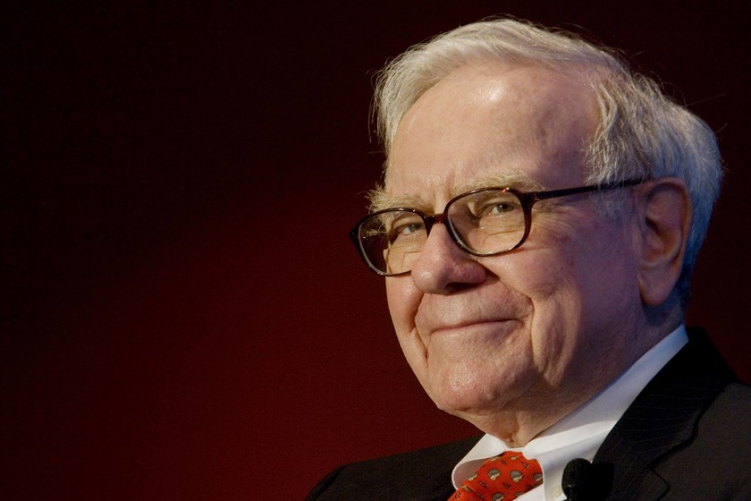 The Wall Street Journal mengeksplorasi mengapa Warren Buffett bertaruh banyak Apple