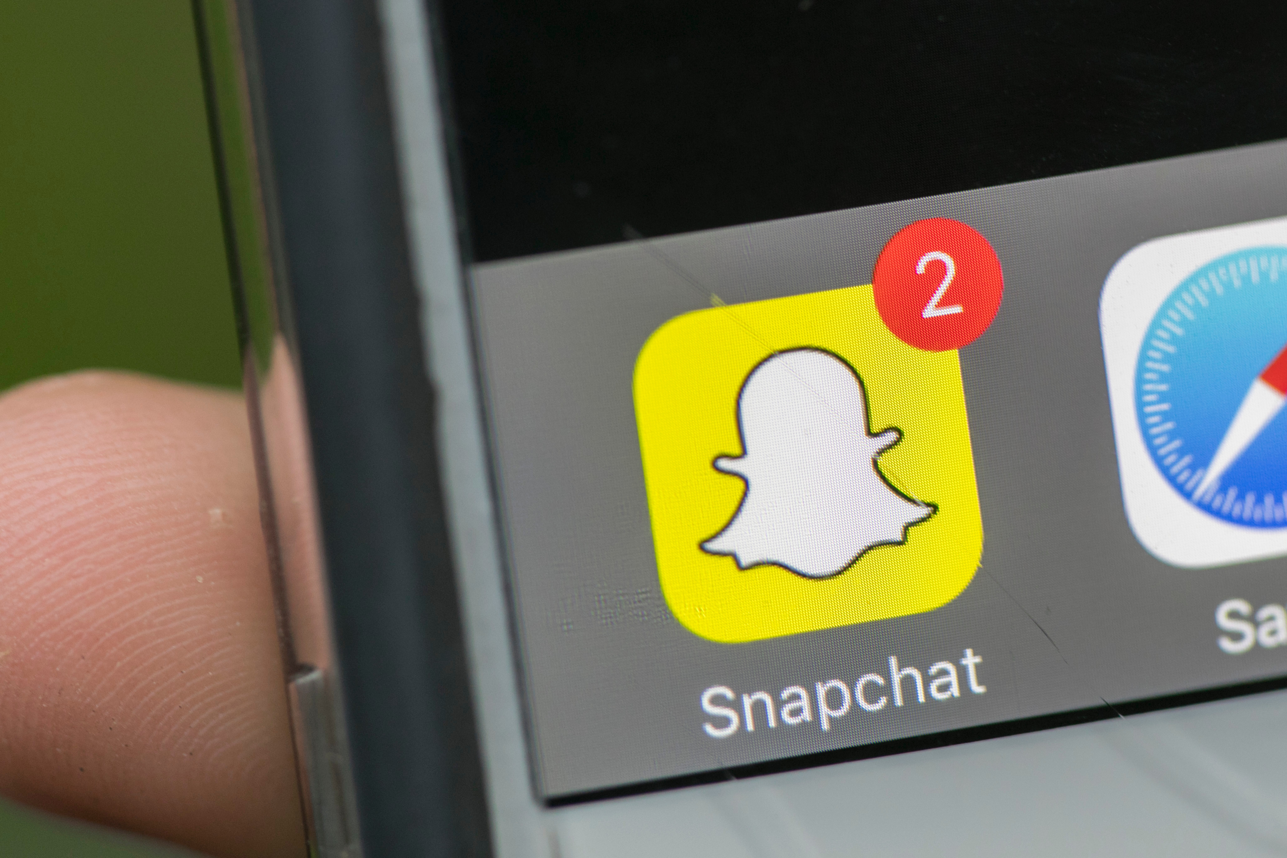  Periksa aplikasi Snapchat Anda untuk pembaruan jika Anda tidak dapat melihat filter