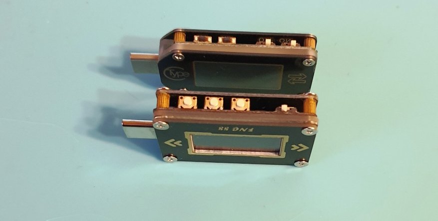 Dua kembar: penguji USB Ruideng TC66 dan Fnirsi FNC88 4
