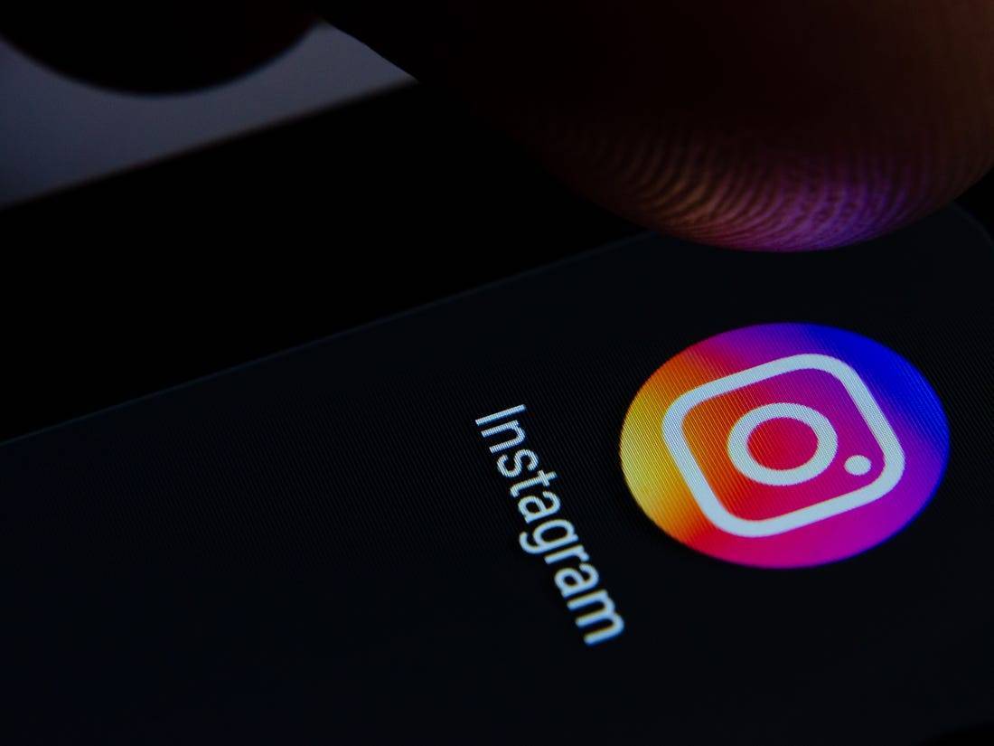 Begini Cara Mengaktifkan Instagram Dark Mode (Untuk Semua Tipe HP)