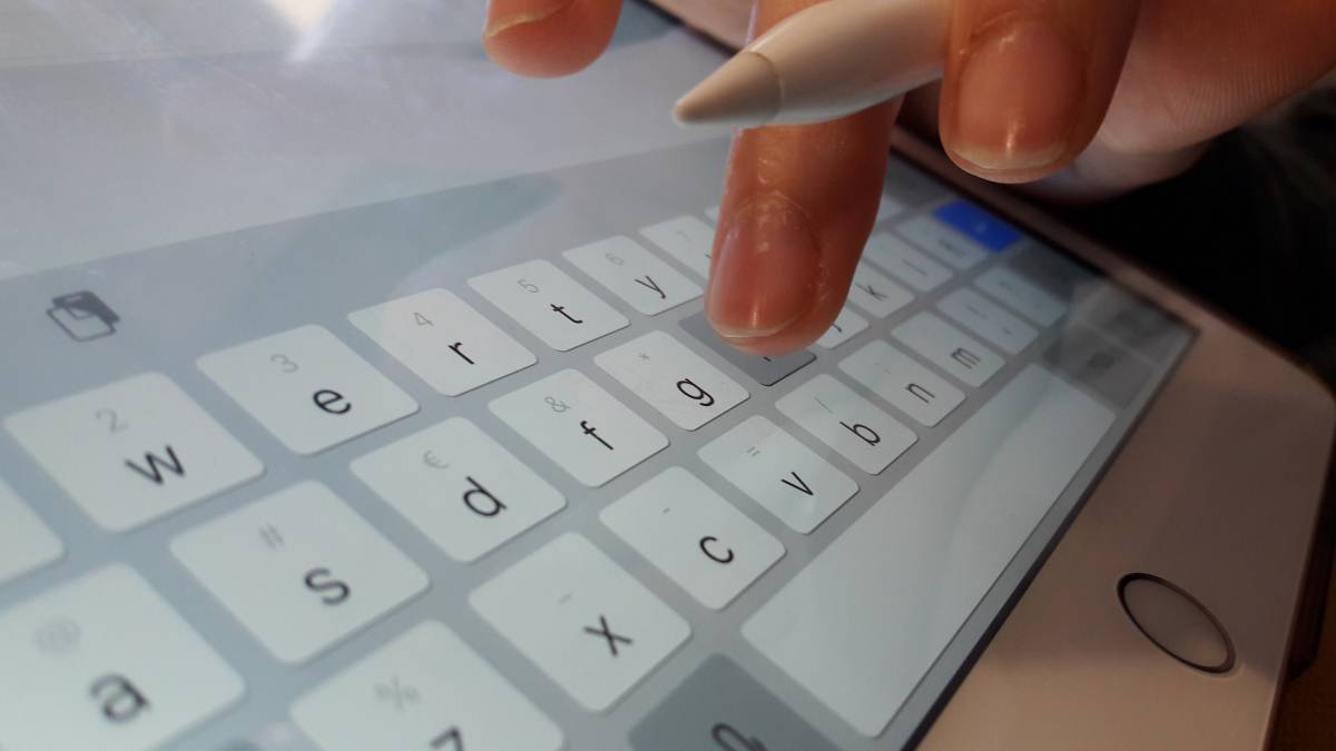 Cara menghilangkan suara dan getaran keyboard di iPhone dan iPad Anda