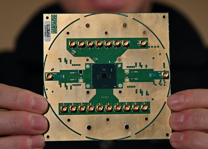 Cryogenic Quantum Computing Control Chip