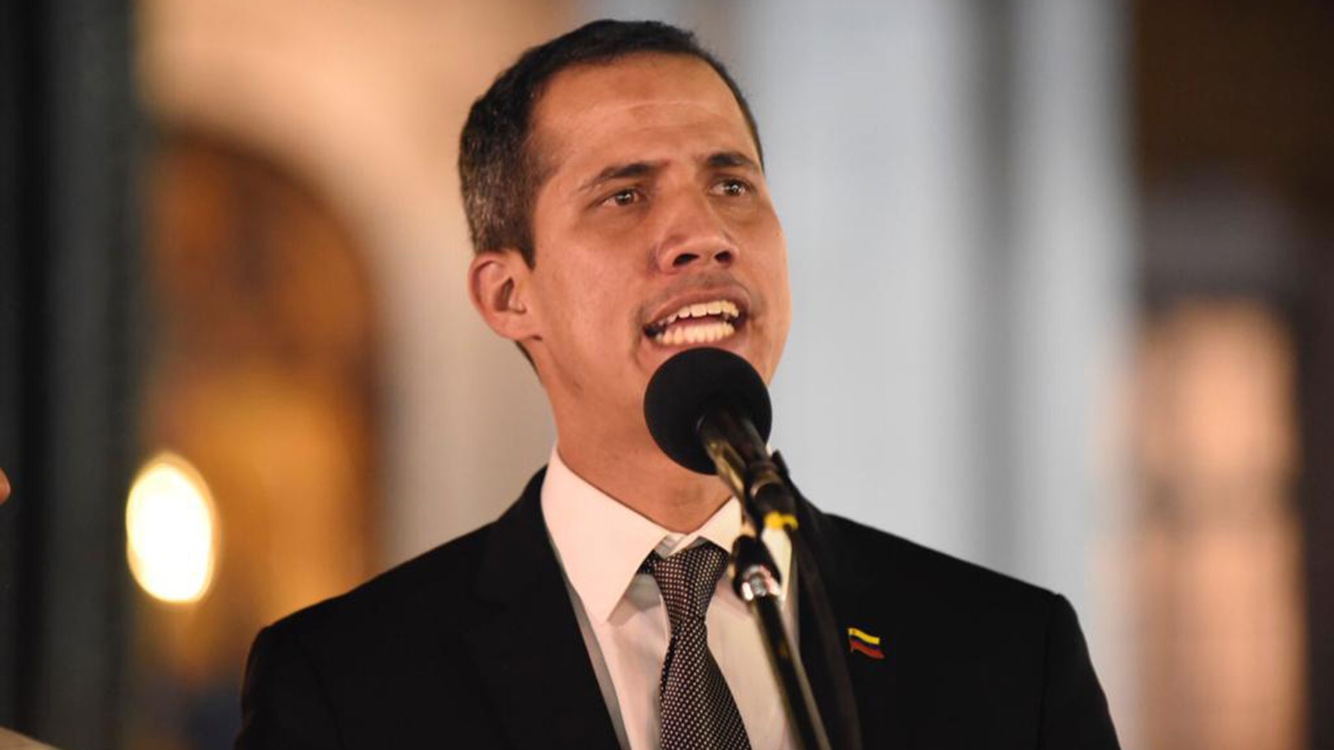 Juan Guaido mengumumkan kembalinya ke Venezuela pada hari Senin