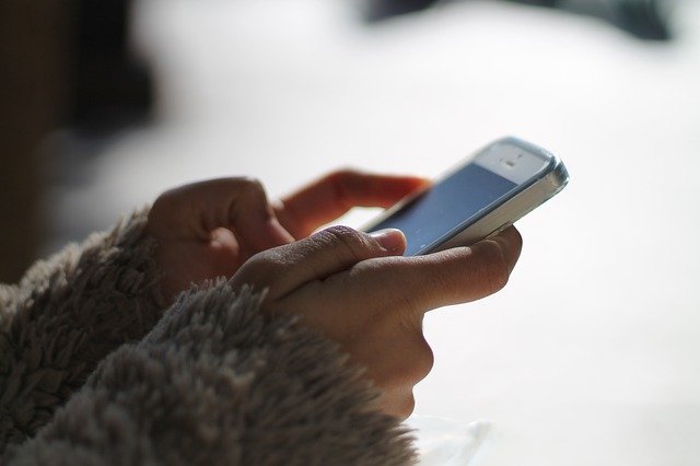 Gambar - "SMS dengan ibu jari", cedera karena menggunakan ponsel secara berlebihan