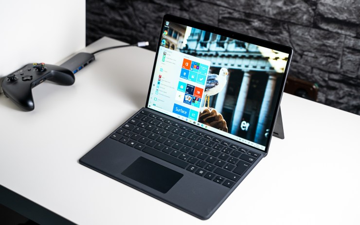 Microsoft Surface Pro X với bàn phím