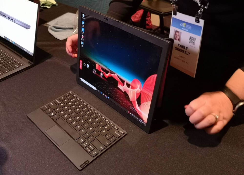 ThinkPad X1 Fold từ Lenovo