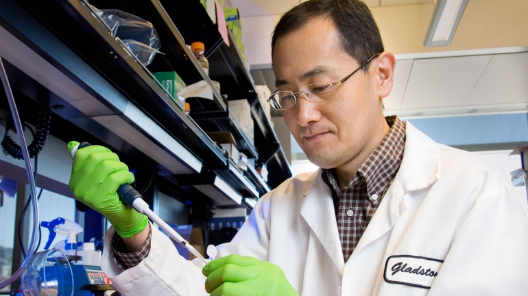 Shinya Yamanaka là người giành giải thưởng Nobel về y học năm 2012 nhờ nghiên cứu của ông với iPSC