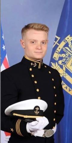   Joshua Kaleb Watson: Nạn nhân vụ bắn súng đầu tiên của Pensacola được xác định là lính hải quân, 23 tuổi