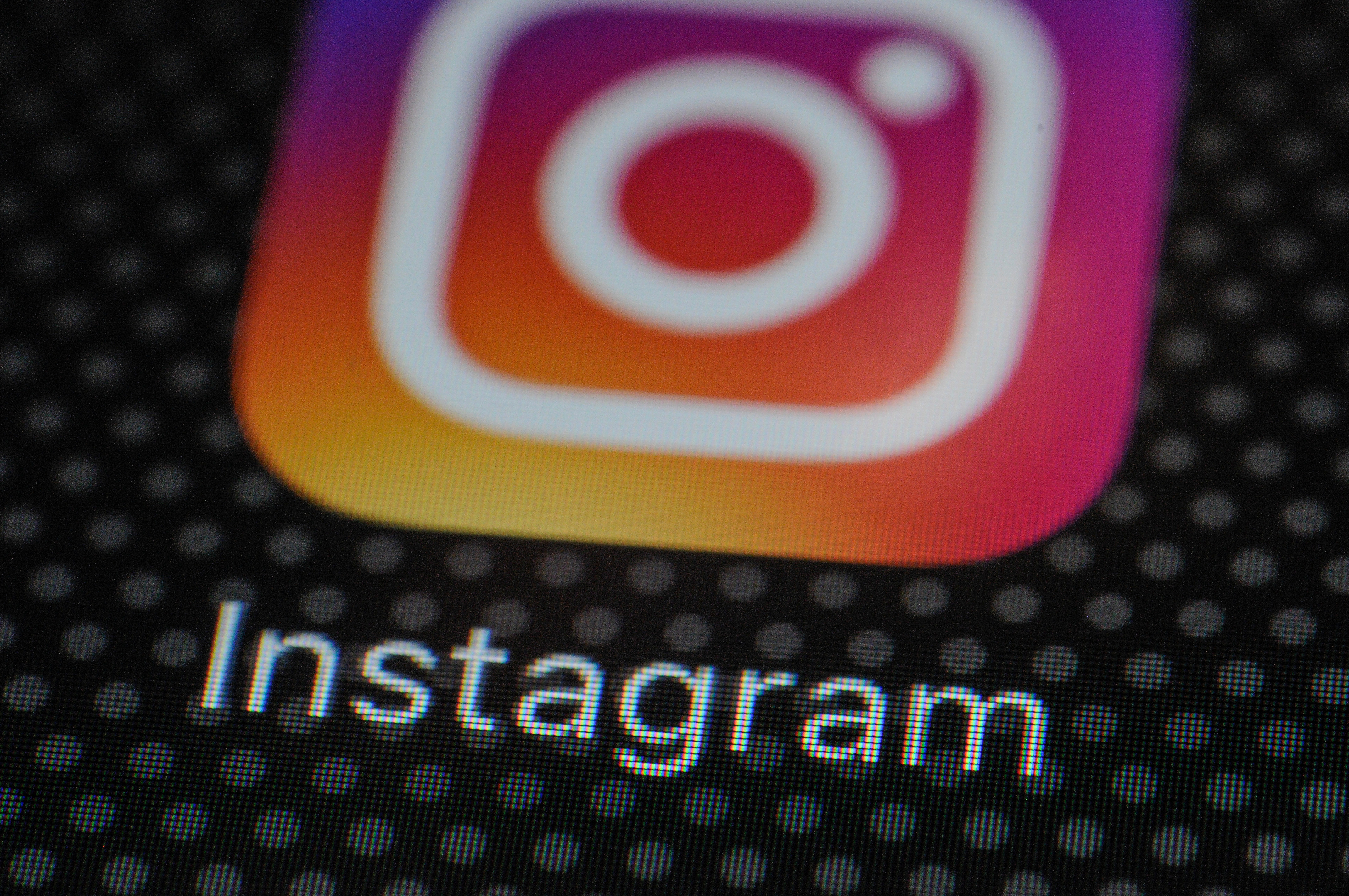  Instagram  DM được thêm lần đầu tiên sáu năm trước, nhưng chỉ dành cho ứng dụng di động