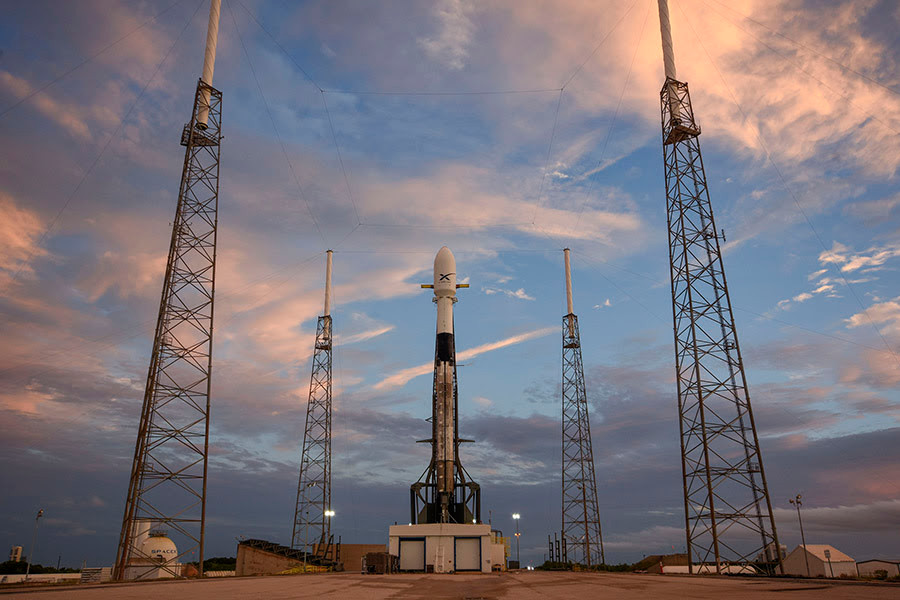   Tên lửa SpaceX này sẽ phóng các vệ tinh Starlink đầu tiên lên quỹ đạo tối nay từ Trạm Không quân Cape Canaveral của Florida
