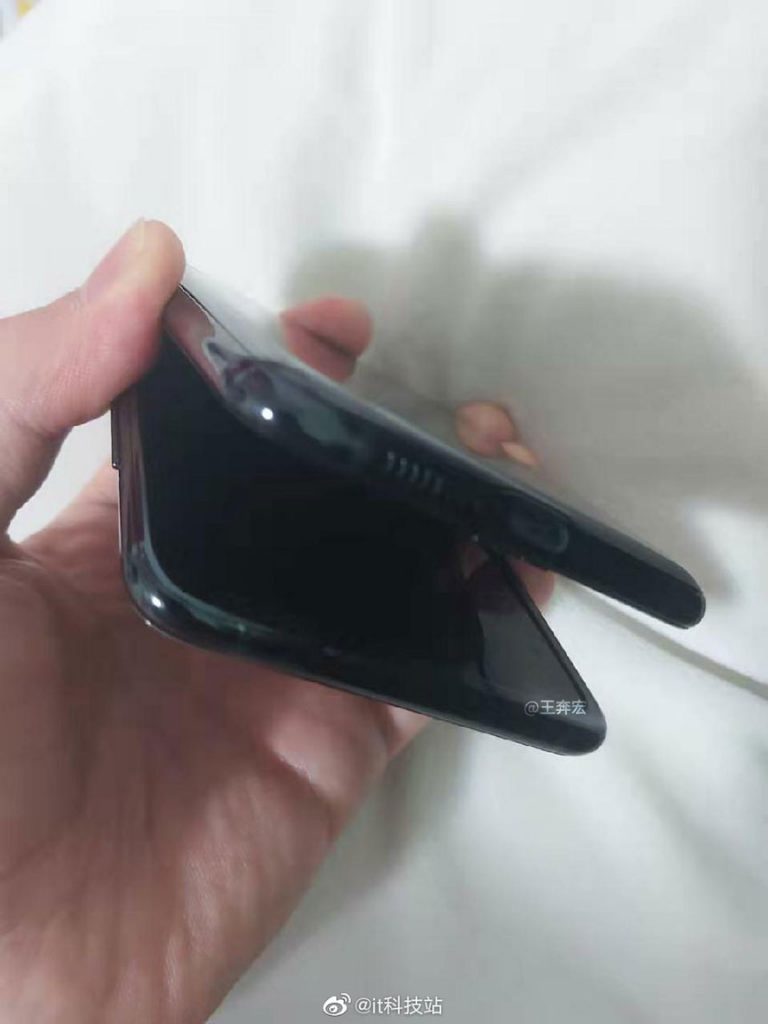 Điện thoại Samsung Flip (điện thoại có thể gập lại)